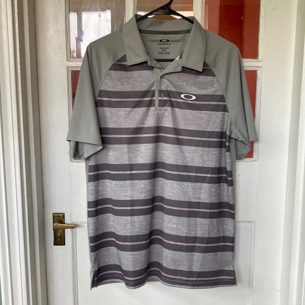 Grey Oakley golf polo. Size small.